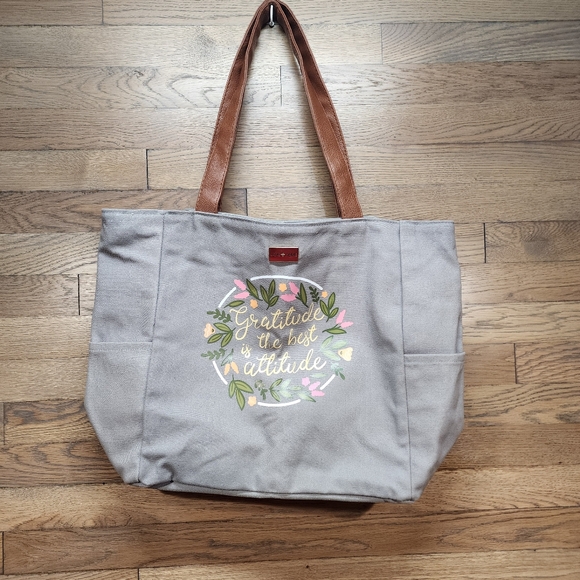 GRATITUDE IS THE BEST ATTITUDE” Jane Marie Medium Tote Zip Bag Gray - Picture 1 of 3